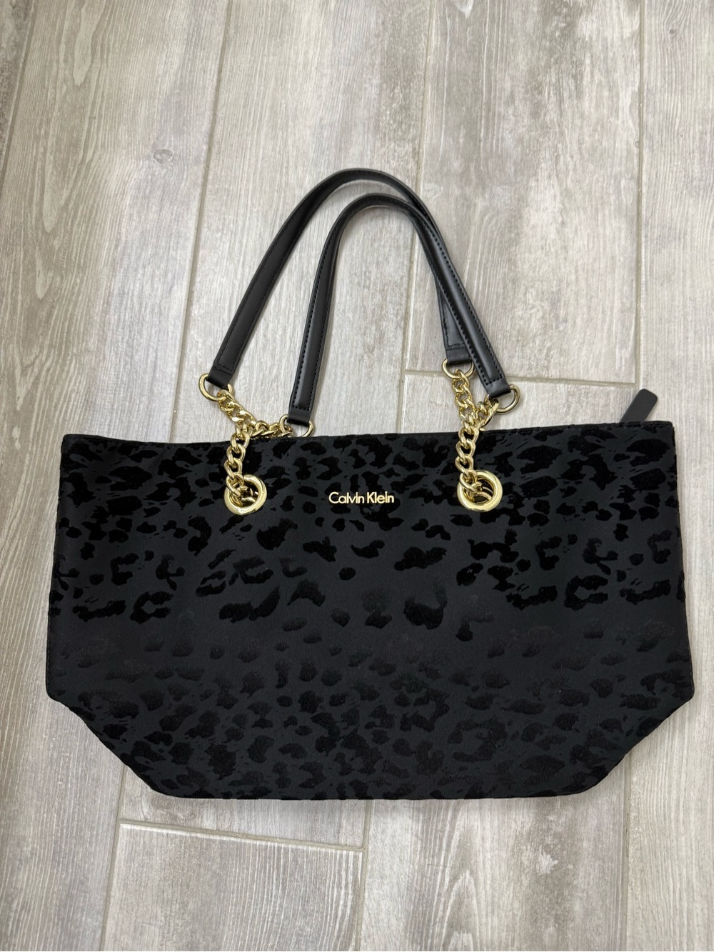 Like new, used once, Calvin Klein handbag